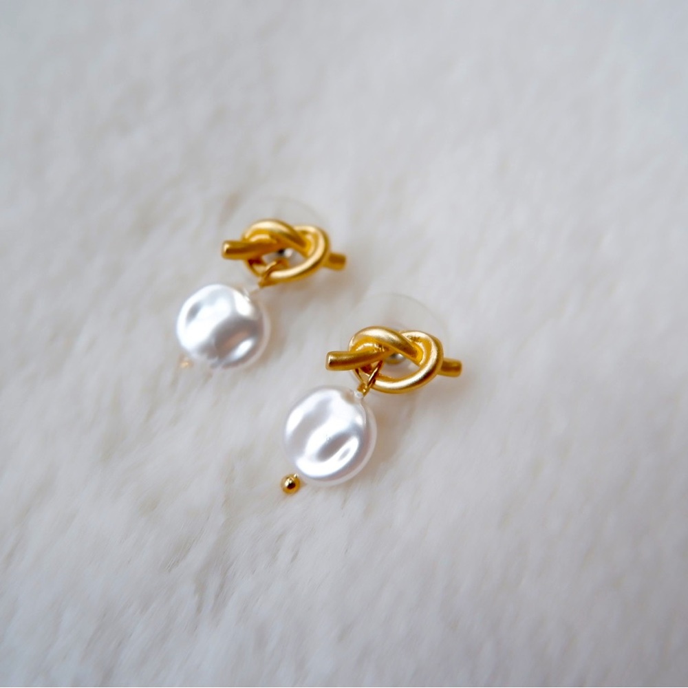 Paris Knot Pearl Earrings